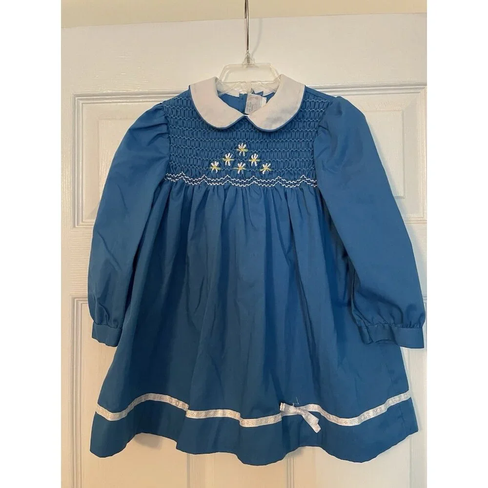 VINTAGE Sears Winnie the‎ Pooh Size 4T Girls Dress Blue Daisy Button Smocked